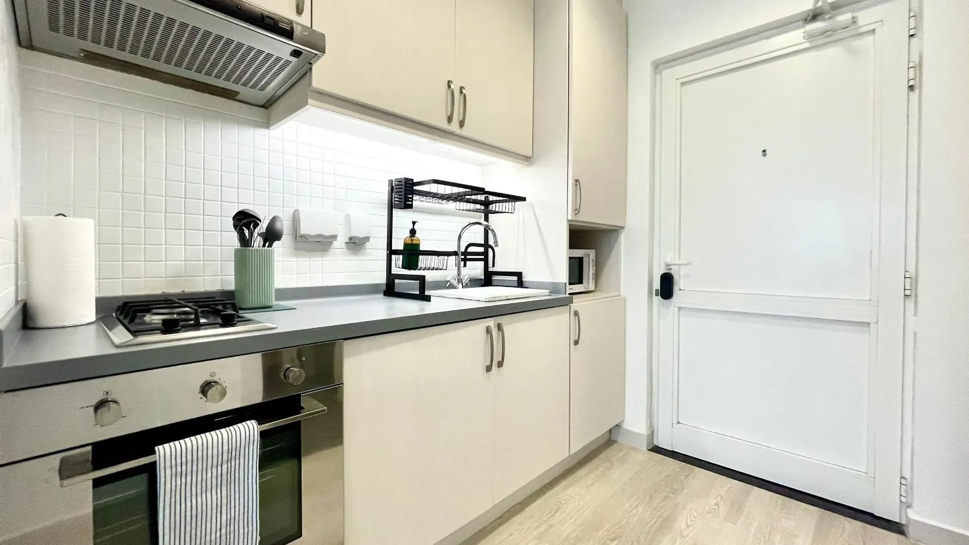 Boutique Studio In Palm Jumeirah - Stunning View Dubai Apartment